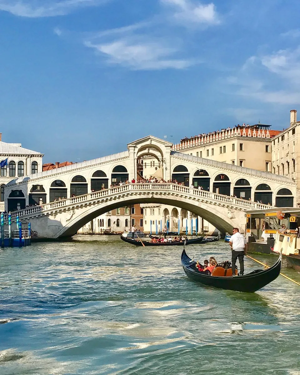 Cruising heartbeats #vistasofvenice #traveldiaries #venice #rialto #gondola…, 1 of 1