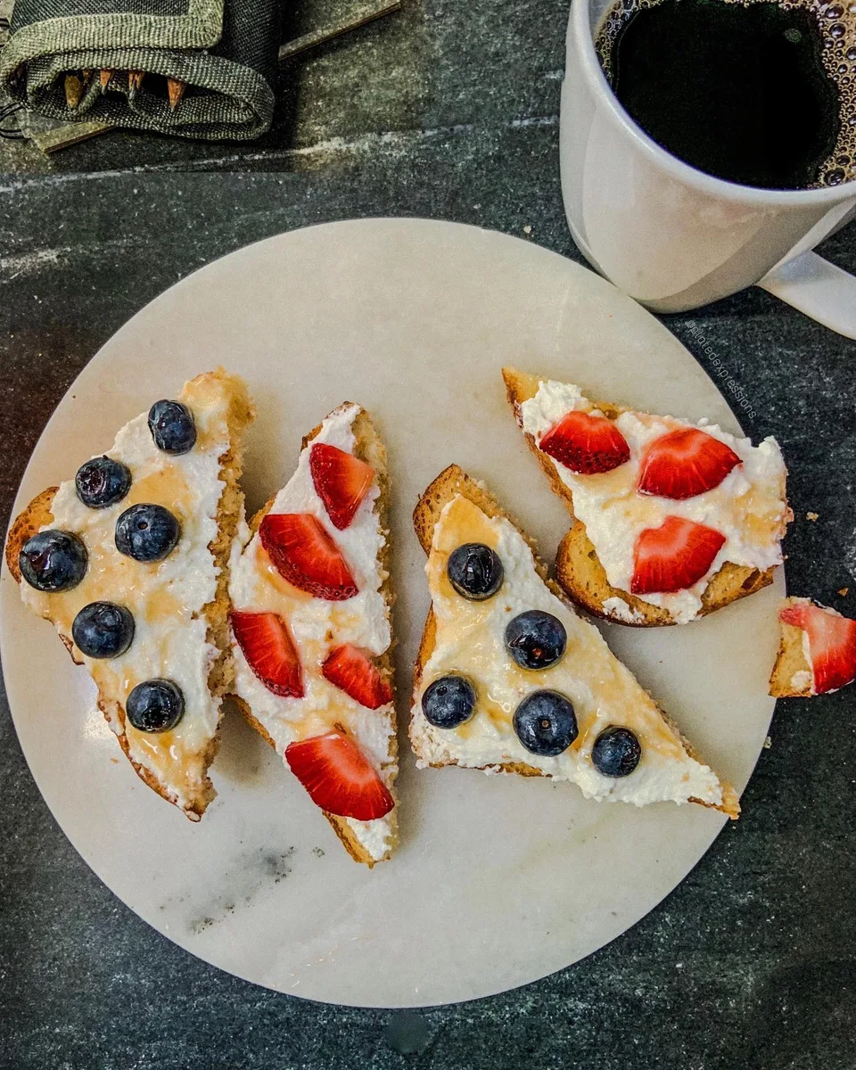 Toast to the flag - with ricotta & berries, 1 of 1