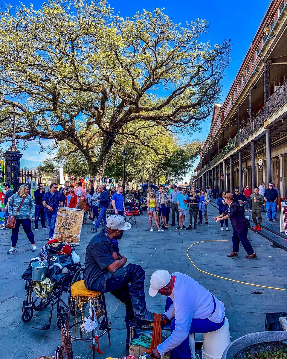 Some shoe shining, a magic show, art everywhere and a beautiful blue sky...…, 1 of 1