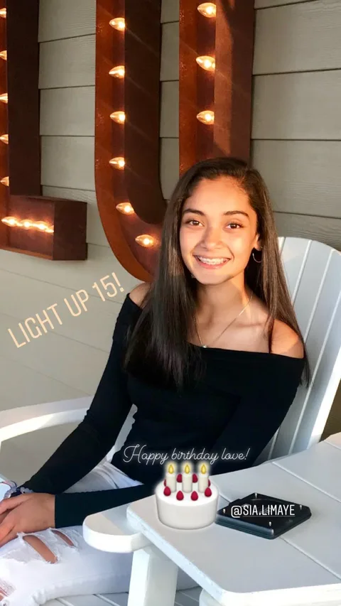 LIGHT UP 15! Happy birthday love!
🎂 @SIA.LIMAYE