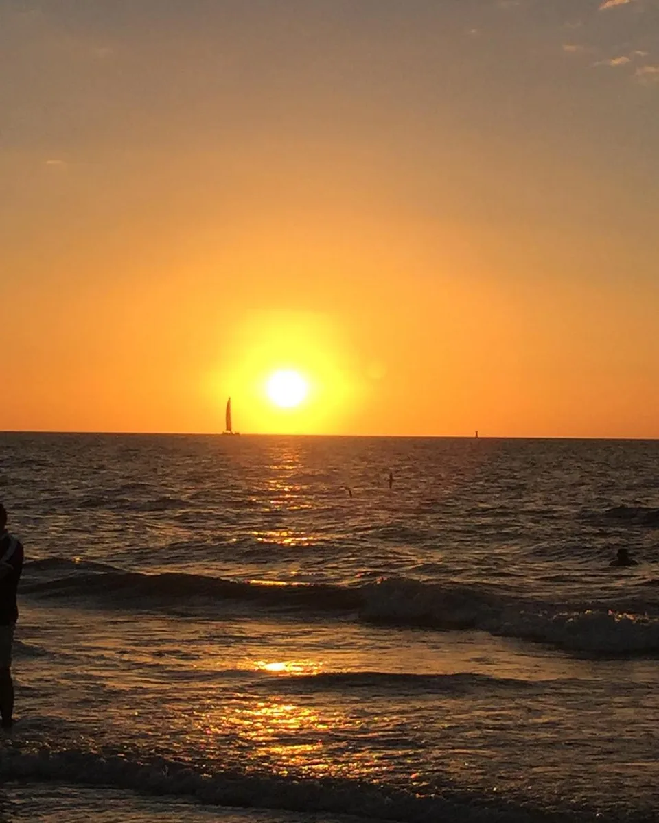 Just a touch of gold #gulfofmexico #clearwaterbeach #serieshorizoncrossing, 1 of 1