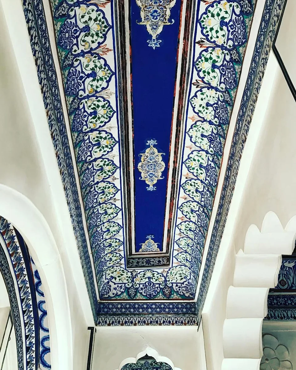 #art has no #ceiling... #bluenwhite #decoratedceiling #theylivedinstyle…, 1 of 1